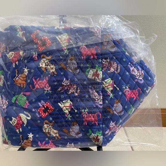 Vera Bradley Outlet Large Travel Duffel in Cotton “Catnip Christmas”. NWT - Picture 3 of 4
